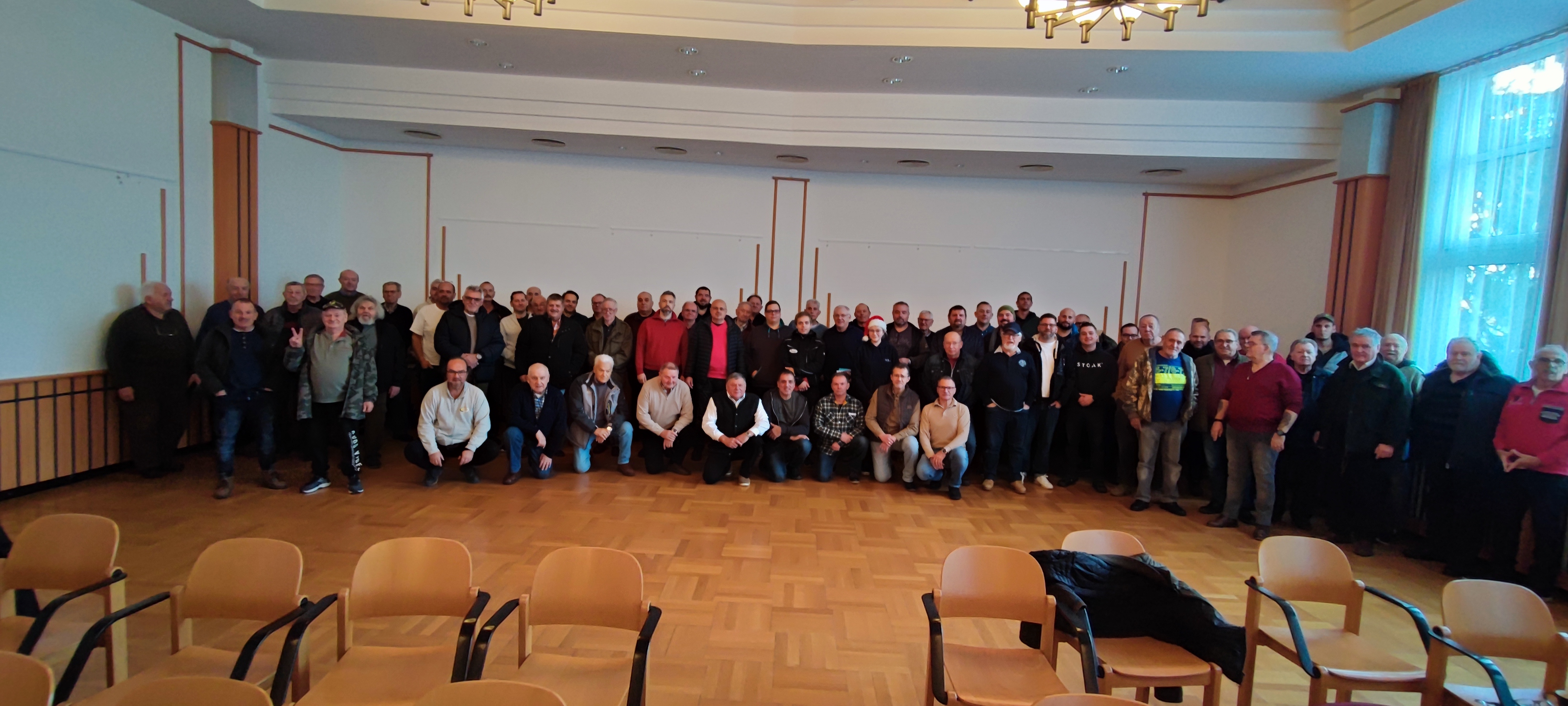 Group photo of Fischereiverein Hainburg members at a community event